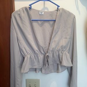 Aritzia Sunday Best cropped tie front blouse